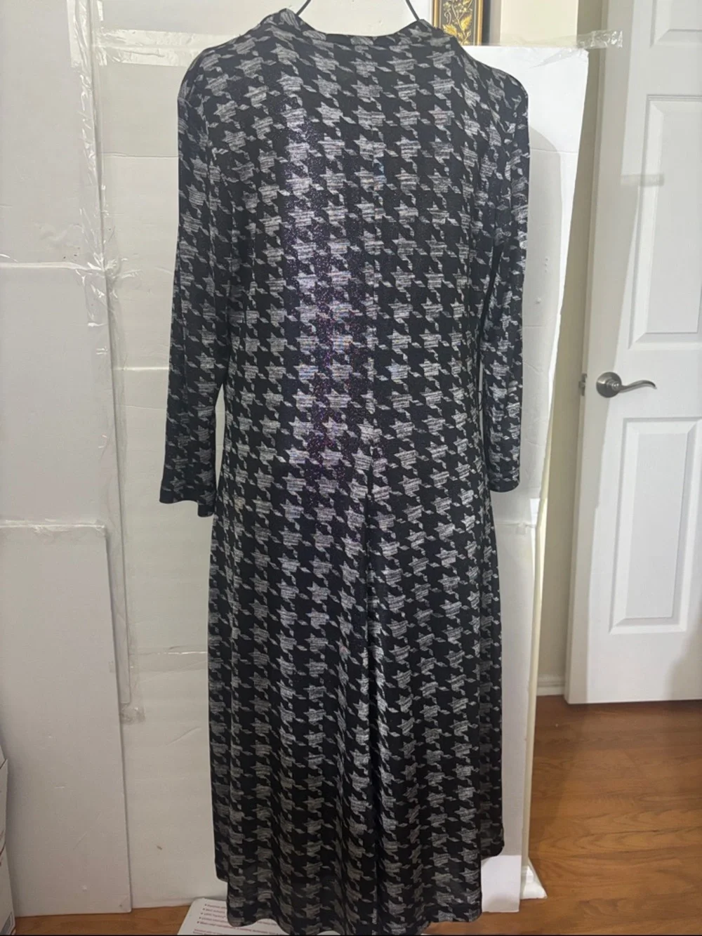 Dress - Picture 4 of 8